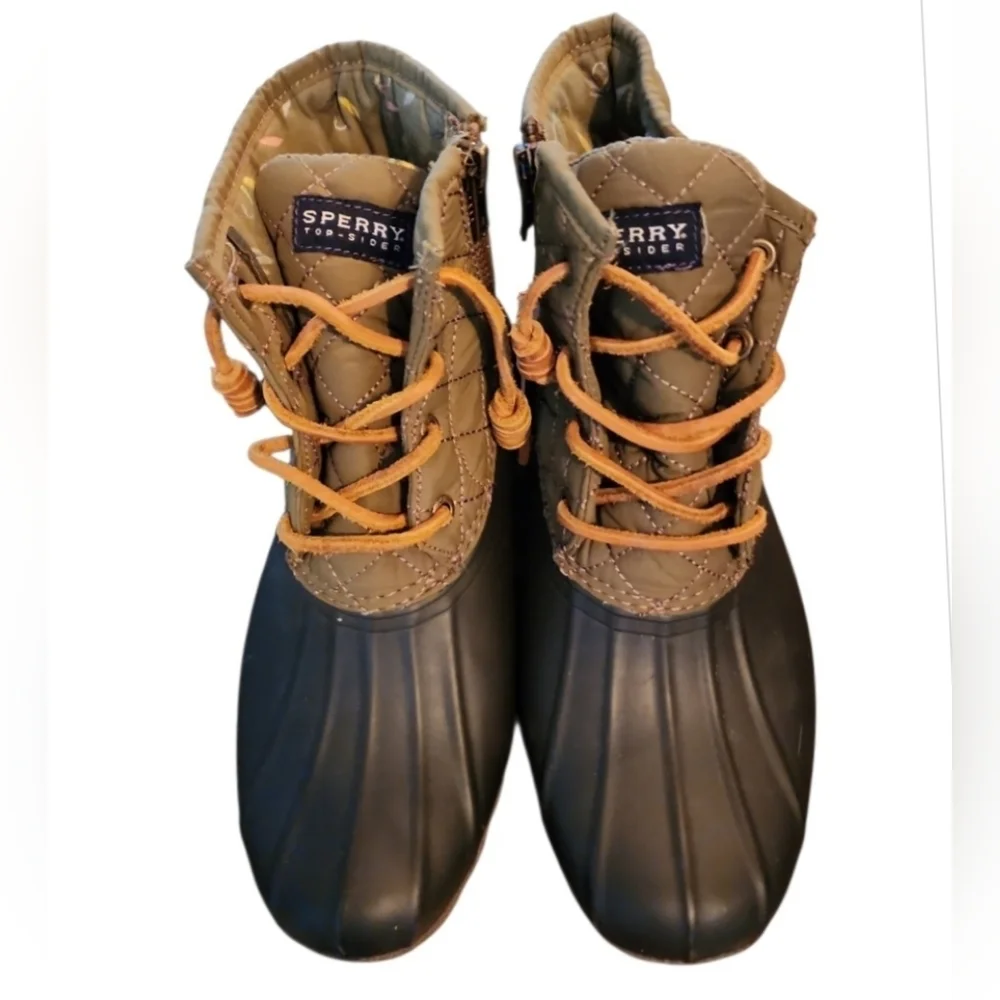 Sperry Women's Saltwater Quilted Duck Boot Size 5 olive green & blue Waterproof